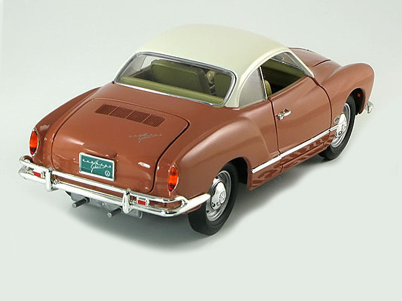 Автомобиль 1966 года - Фольксваген Karmann-Ghia, масштаб 1/18  